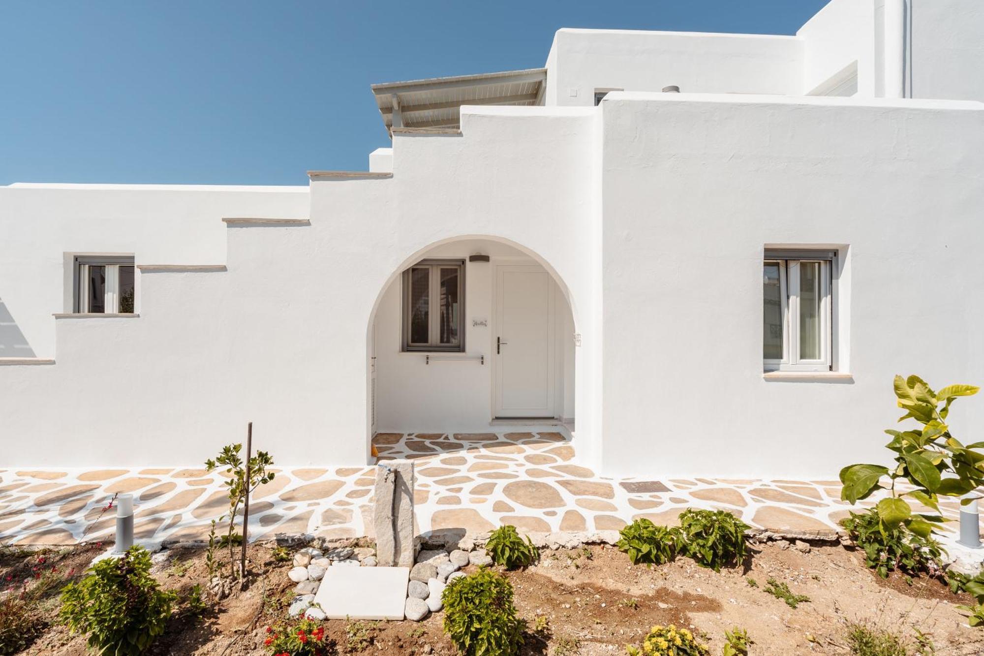 Celestial Seaview Apartments- Ariadne Naxos City Экстерьер фото