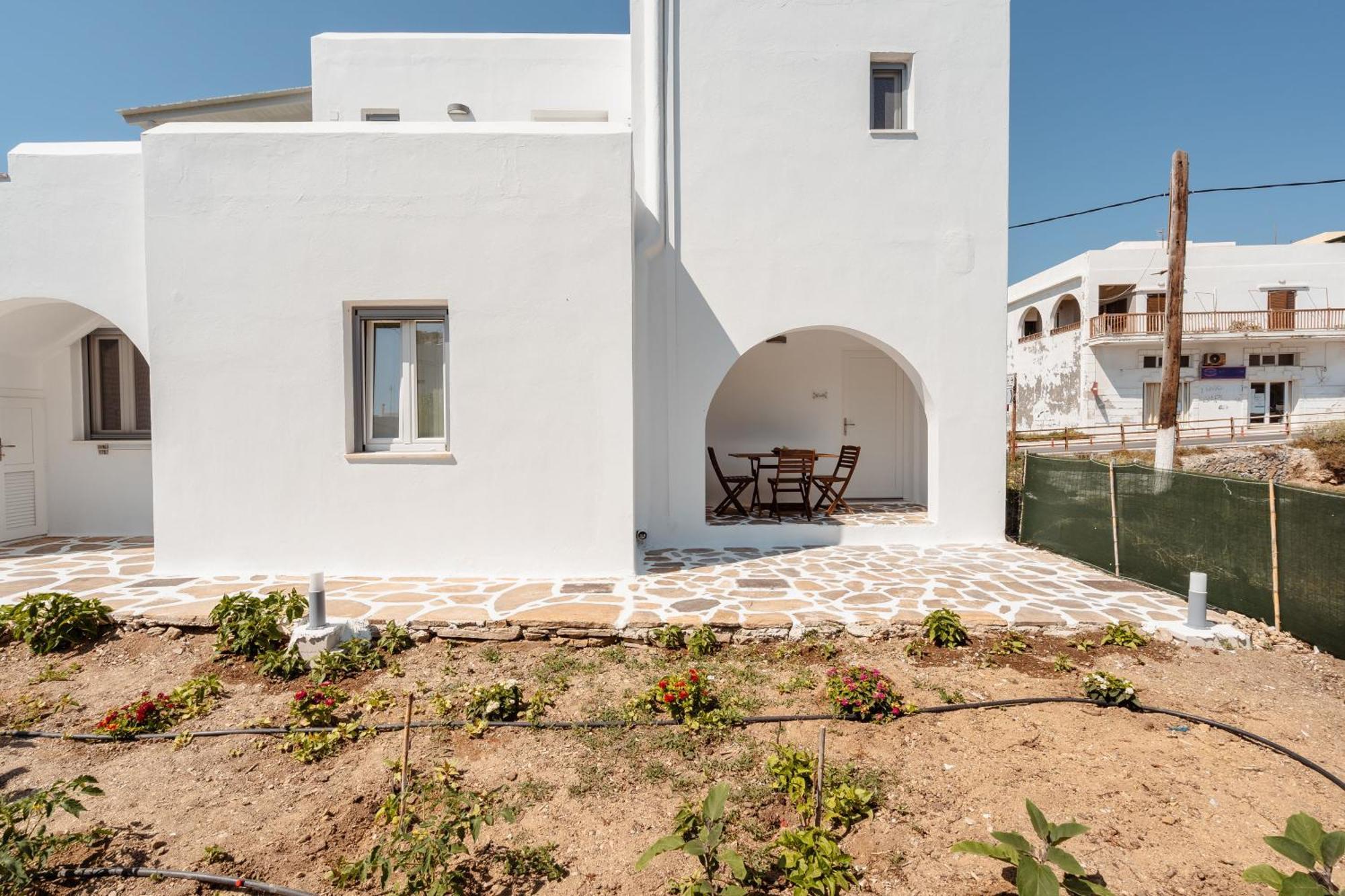 Celestial Seaview Apartments- Ariadne Naxos City Экстерьер фото